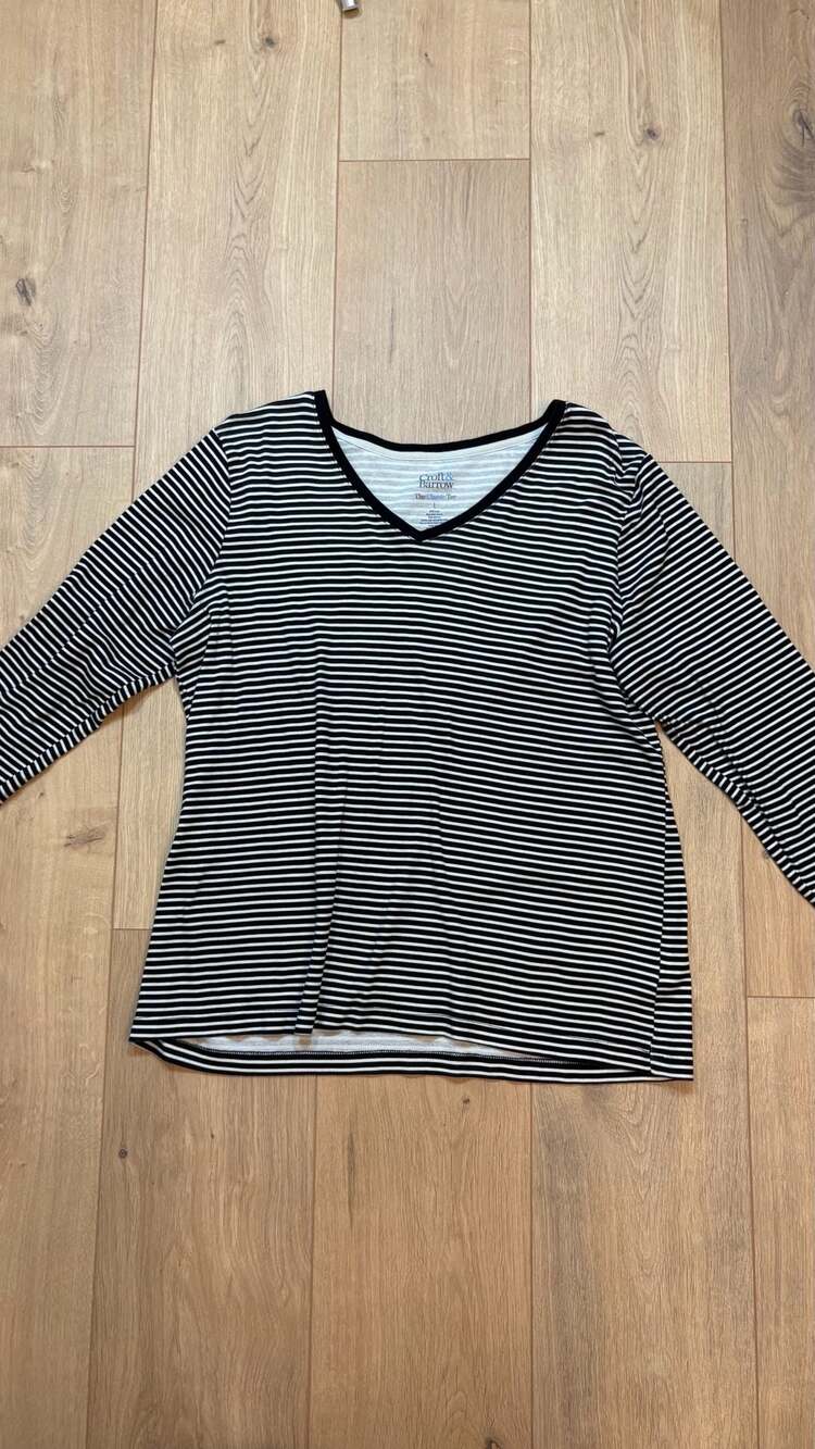 Croft & Barrow The Classic Tee Size L Black White Striped V-Neck Shirt